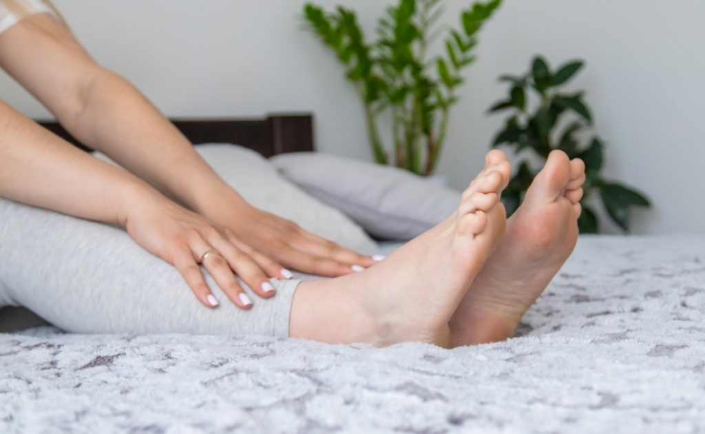 ঘুমের মধ্যে পায়ের মাংসপেশিতে খিঁচ বা টান পড়লে কী করবেন?