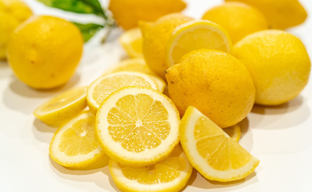 ত্বকের উজ্জ্বলতা ধরে রাখতে ডায়েটে রাখুন ১০টি প্রয়োজনীয় খাবার!